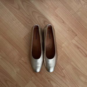 Gorgeous Jeffrey Campbell gold heels
